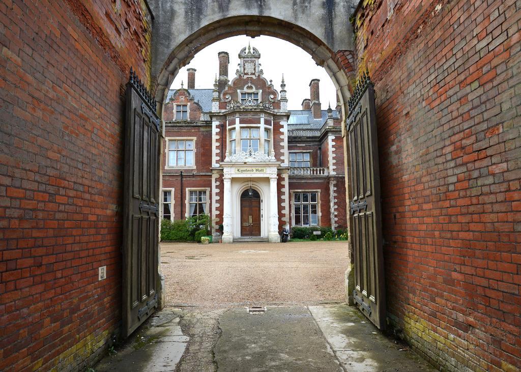 Lynford Hall Hotel Mundford Экстерьер фото